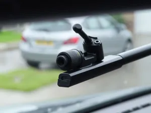 Nie działa spryskiwacz tylnej szyby? Sprawdź możliwe przyczyny!