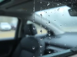 Co zrobić, żeby szyby w aucie nie parowały? Sprawdzone metody